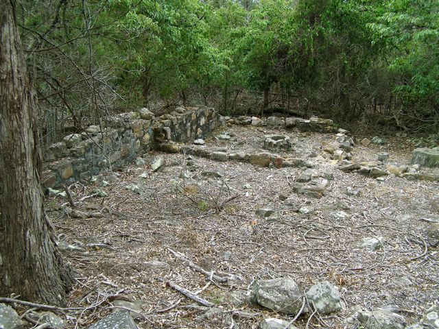 File:Bittangabee Bay Ruins.jpg