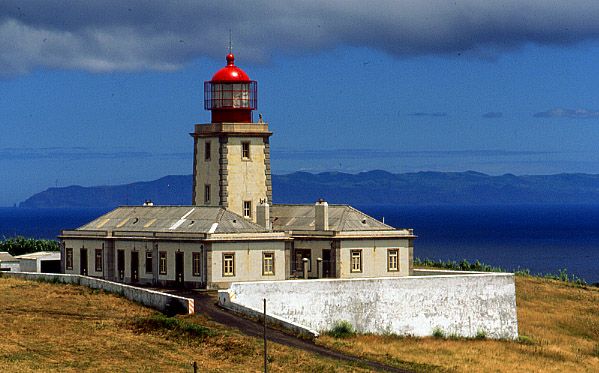 File:Farol da Ribeirinha.jpg