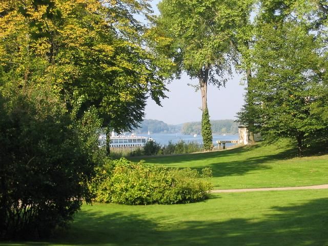 File:Glienicke Park1.JPG