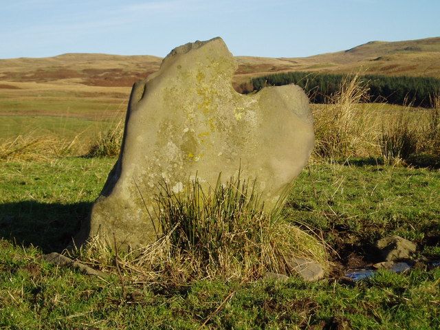 File:Hole Stone. - geograph.org.uk - 513016.jpg