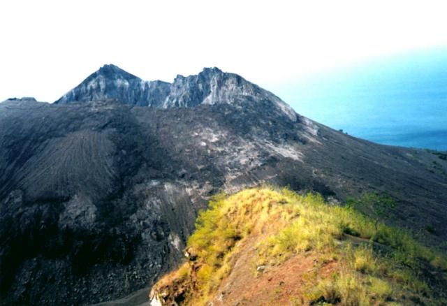 File:Iliwerung lava dome.jpg