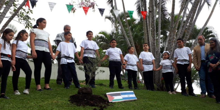 File:Palestian day in salvadoran club arabe.png