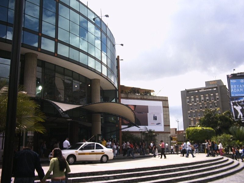 File:Sambil Mall of Caracas.jpg