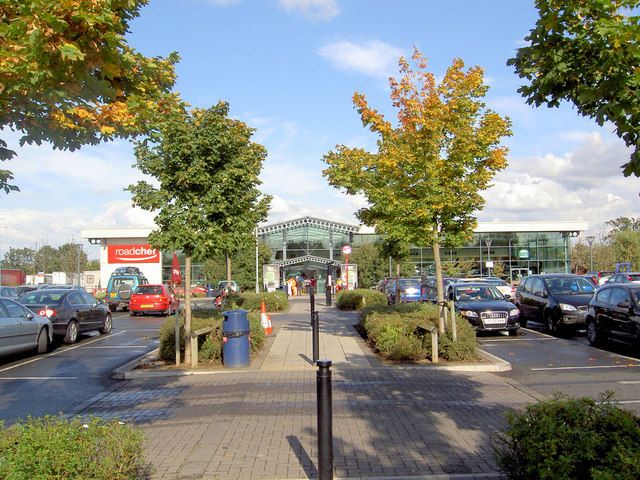 File:Strensham south M5 motorway services.jpg