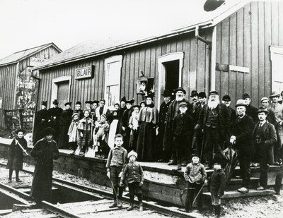 File:Blair GTR station crowd 1898.jpg