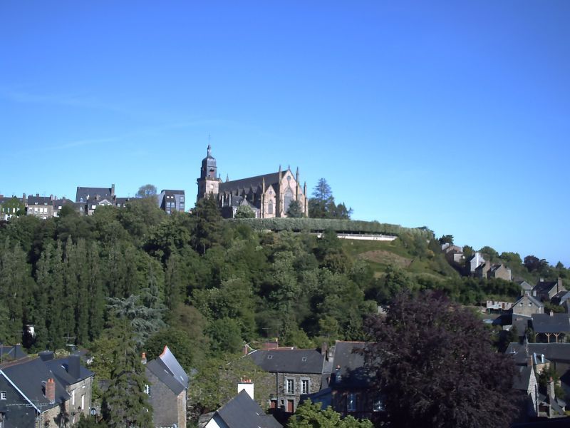 File:Eglise Saint Léonard à Fougères (35).jpg