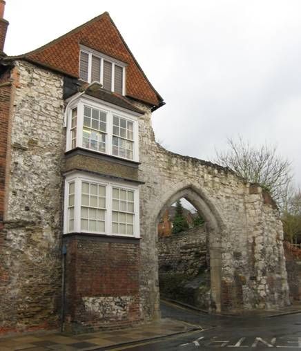 File:Guildford Museum Castle Arch.jpg