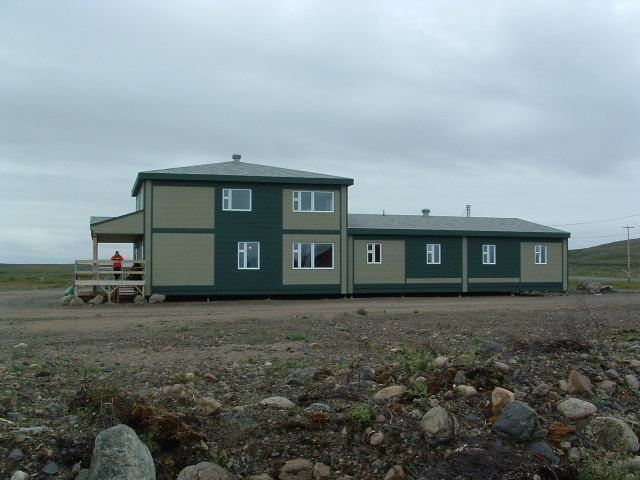 File:Iqaluppik Hotel.jpg