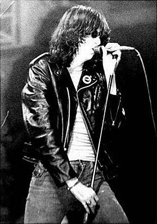 File:Joeyramone.jpg