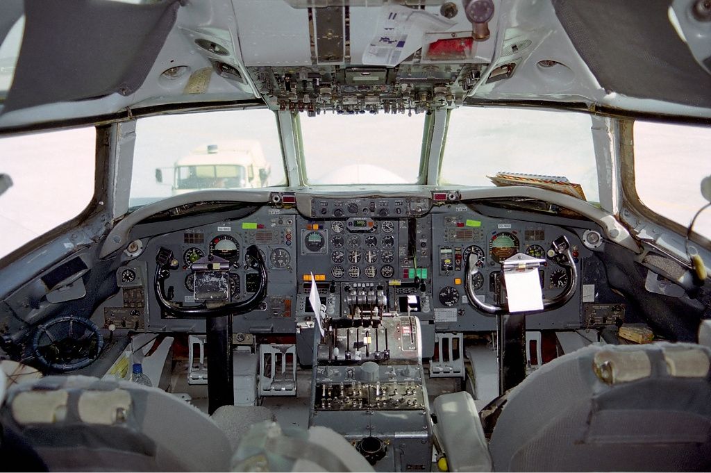 An overview of the thrust levers in the DC-8 cockpit, with the spoiler disarm extension rod on the side of the number four thrust lever