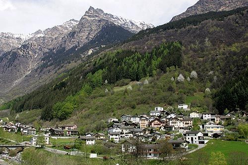 File:Picswiss GR-81-17 Mesocco - Pian San Giacomo.jpg