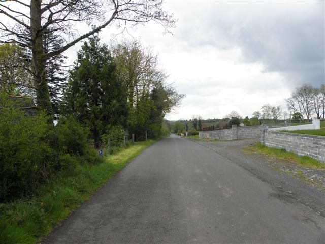 File:Road at Gortnacleigh (geograph 2915470).jpg