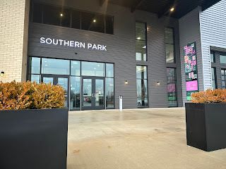 File:Southern Park DeBartolo Commons Entrance.jpg