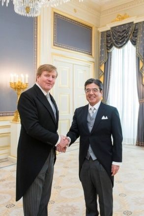 File:Willem Alexander and Hiroshi Inomata 20160323.jpg