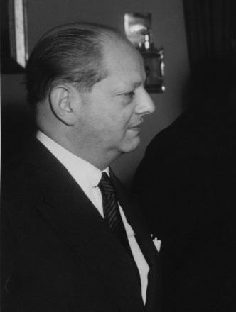 File:Baron Robert Rothschild, 20 November 1961.jpg