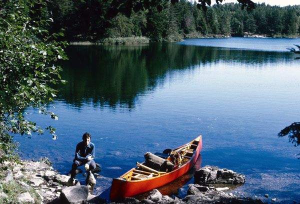 File:Bwca-and-wooden-canoe.jpg