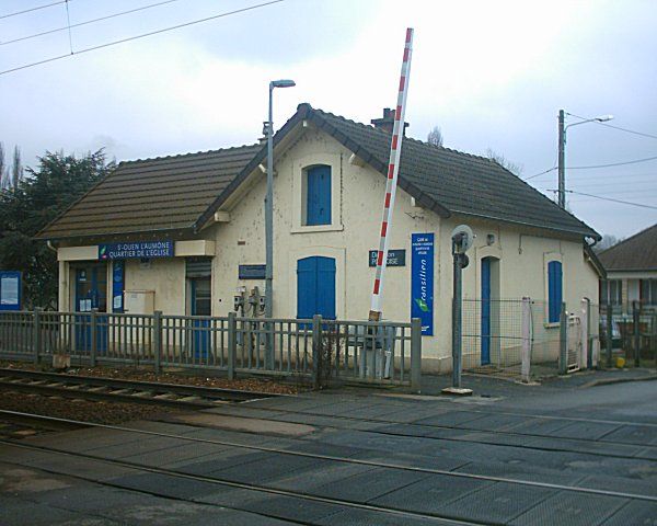 File:Gare de Saint-Ouen l'Aumone 03-03-06.jpg