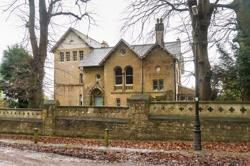 File:Laggan House (geograph 4778155).jpg