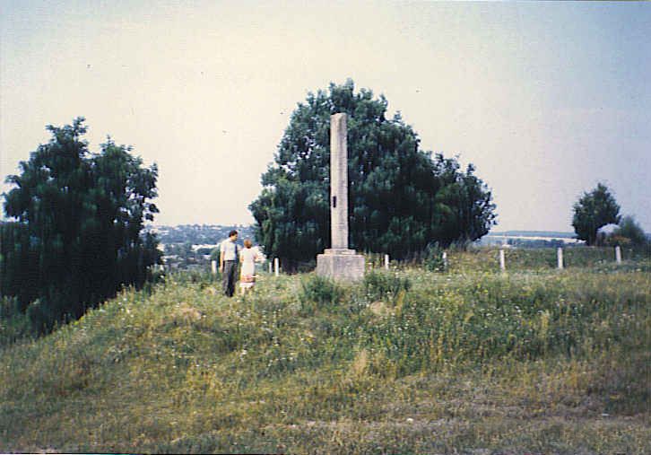 File:Mass killing site Letichev 1995.jpg