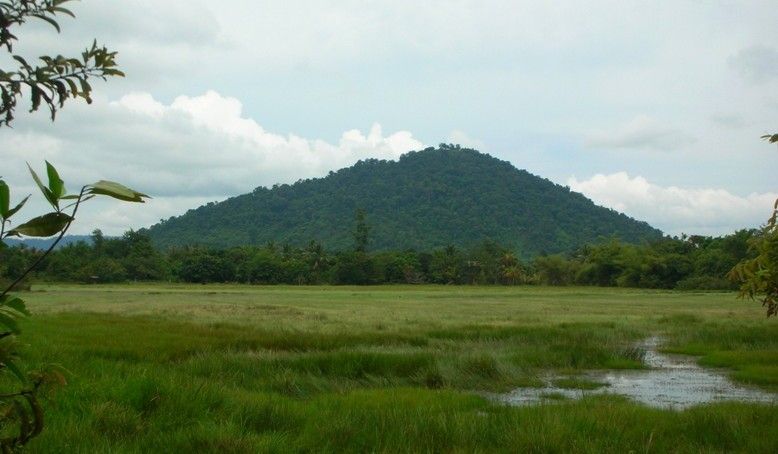 File:Phnom Dei2.JPG