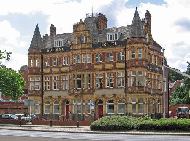 File:Pontefract - Queens Hotel (geograph 3683281).jpg