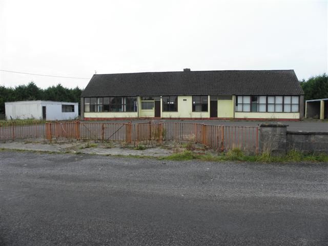 File:School at Greaghnadoony (geograph 3679423).jpg