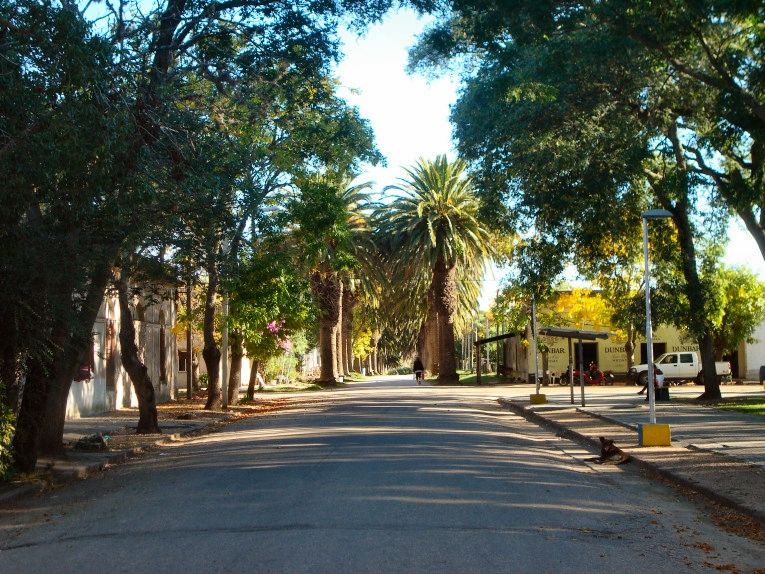 File:Street in San Antonio, Canelones.jpg