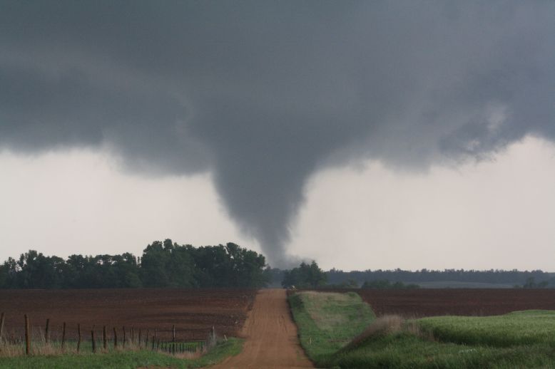 File:Tornado in Kansas May 10, 2010.jpg