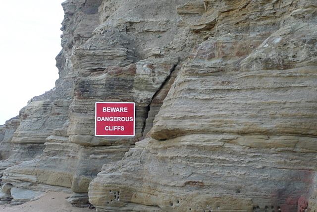 File:Warning sign at Staithes (geograph 2760168).jpg