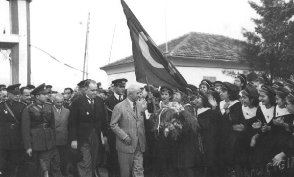 File:İsmet İnönü Hatay'da (1939).jpg