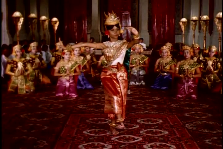 File:BupphaDeviDance.png