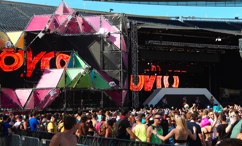 File:Dyro @ Spring Awakening 6-14-2014 pic2.png