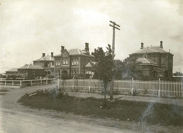 File:Goulburn Hospital (3481622078).jpg