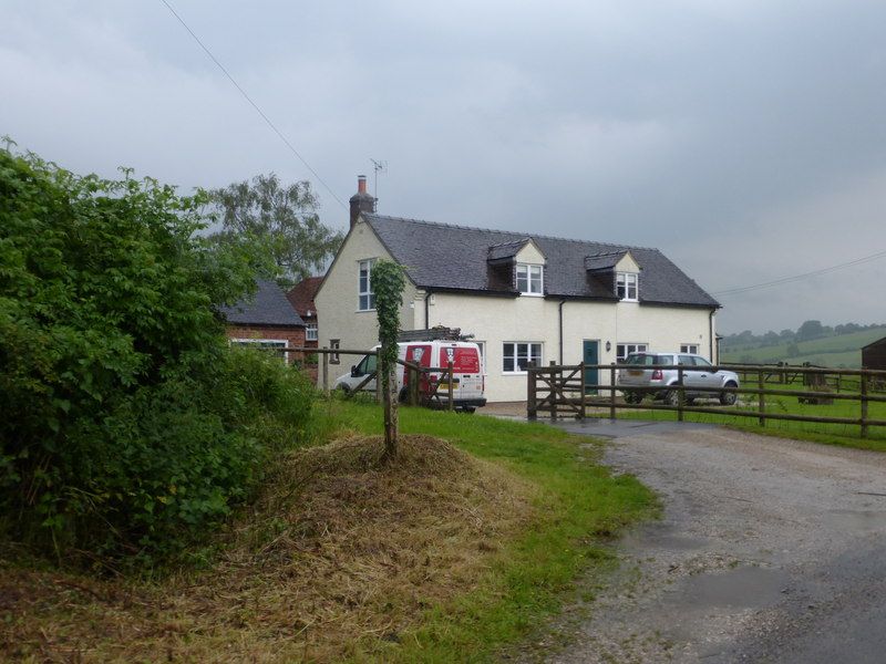 File:Green Farmhouse, Offcote.jpg