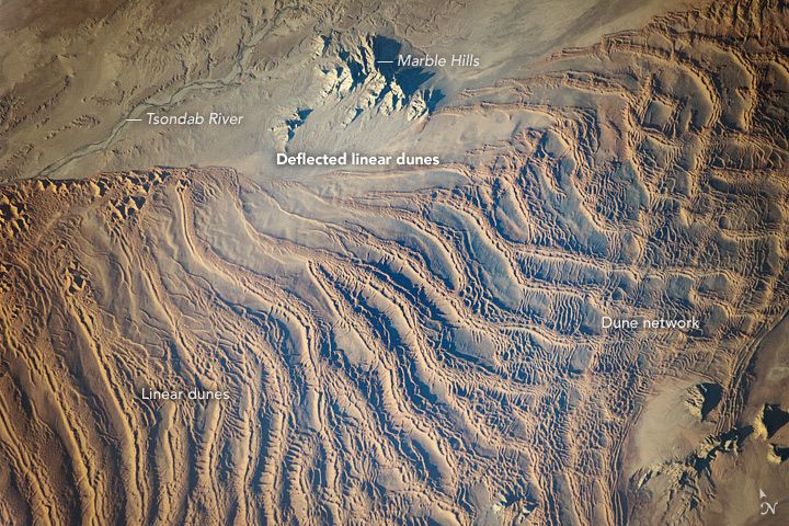 File:Linear Dunes, Namib Sand Sea.jpg