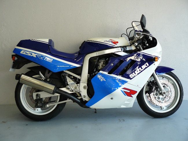 File:Suzuki 750 GSX-R 1988.jpg