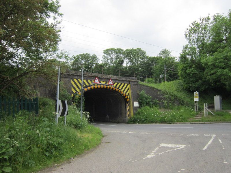 File:The railbridge over High Dike.jpg