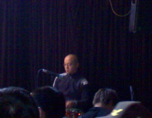 File:窦唯与不一定乐队演出.jpg