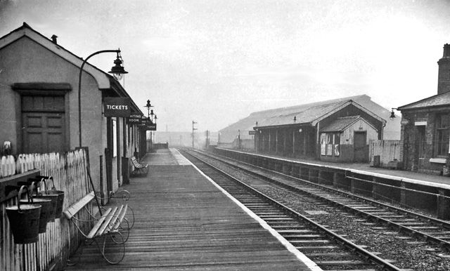 File:Broadheath (Altrincham) Station 1913626.jpg