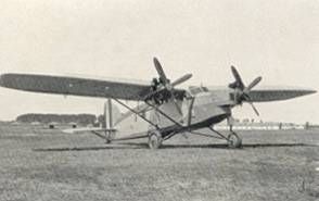 File:Caproni Ca.102 front quarter view.jpg