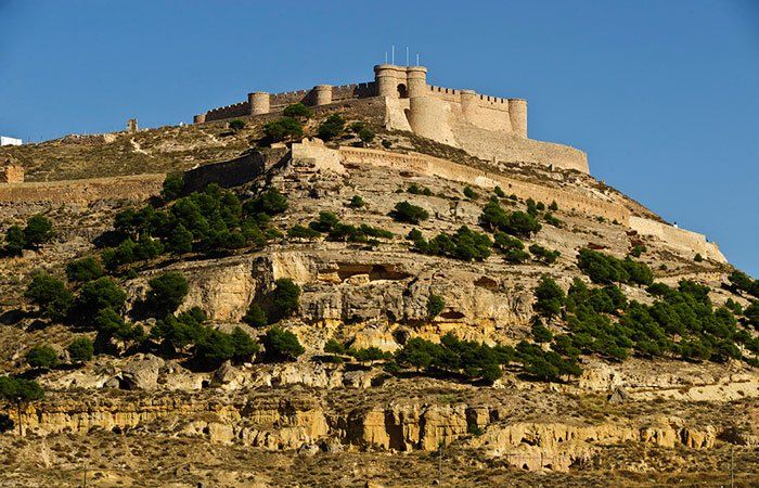 File:Castillo-de-chinchilla-de-montearagon-tclm (1).jpg