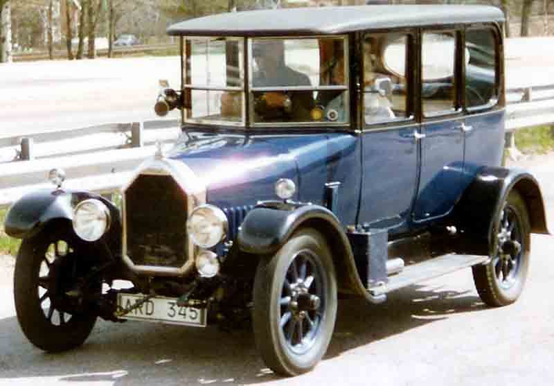 File:Humber 11,4 HP Saloon 1924.jpg