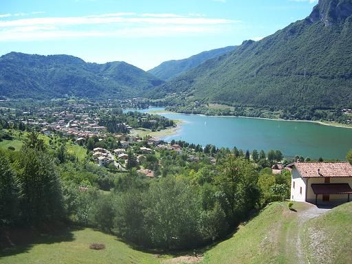 File:Lake Idro Italy 2005-08-16.jpg