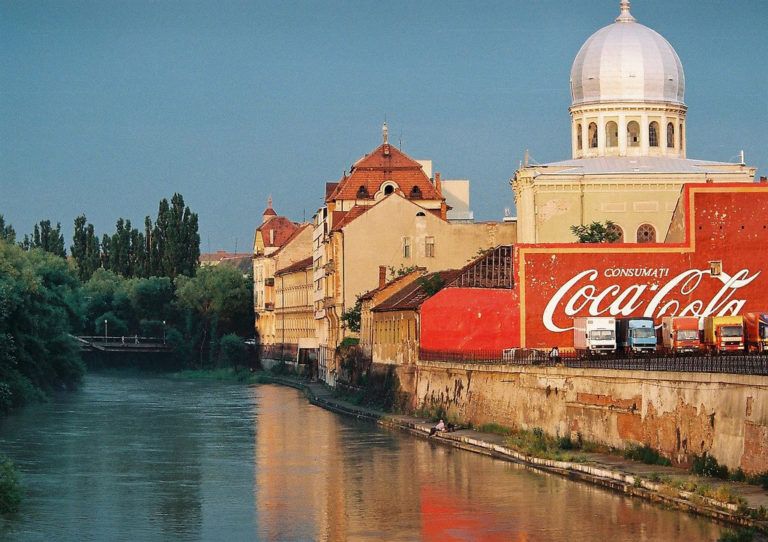 File:Oradea Coca Cola 1998.jpg