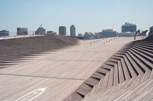 File:Osanbashi Pier2.jpg