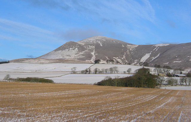 File:Stubble below Tinto.jpg