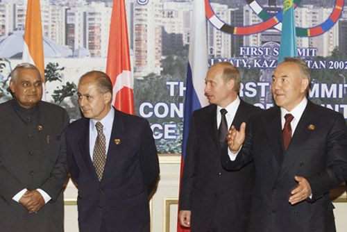 File:Vladimir Putin in Kazakhstan 4 June 2002-3.jpg