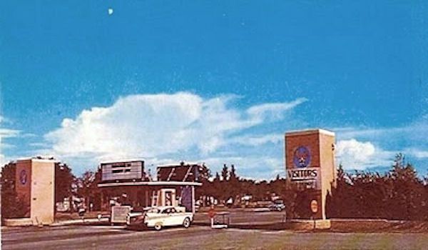 File:Walker AFB Front Gate - 1960.jpg