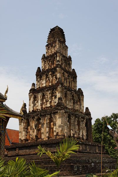 File:Wat-Kukut-Lamphun-1.jpg