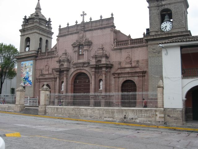 File:Ayacucho Templo.jpg